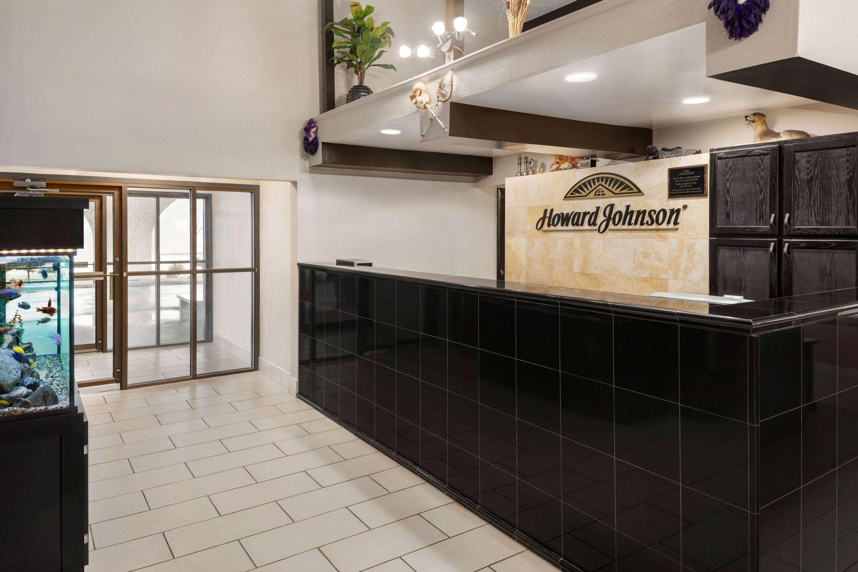 Howard Johnson By Wyndham Appleton Exteriör bild