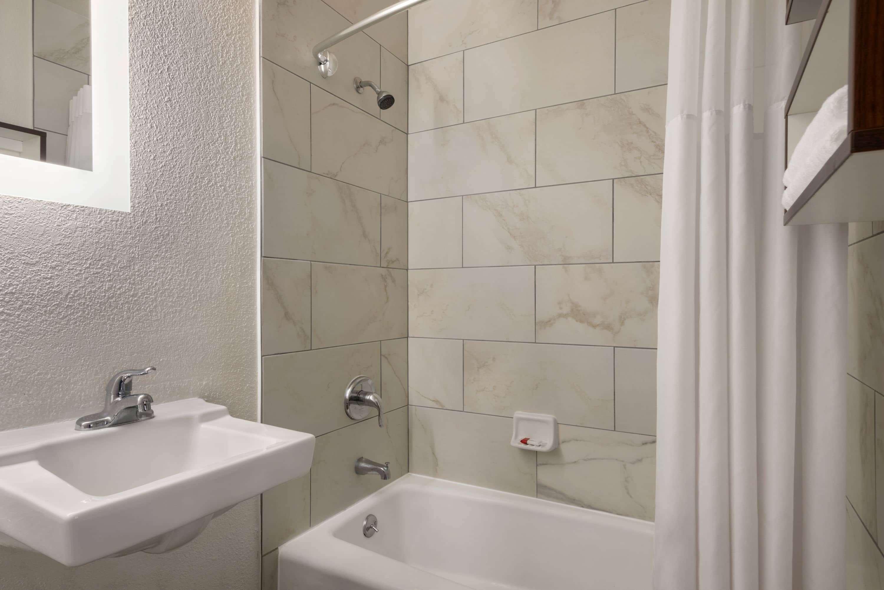 Howard Johnson By Wyndham Appleton Exteriör bild